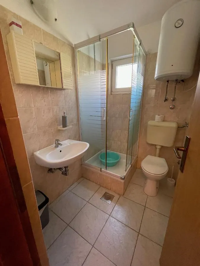 Apartmani Anka I Antonio Drage 0*,